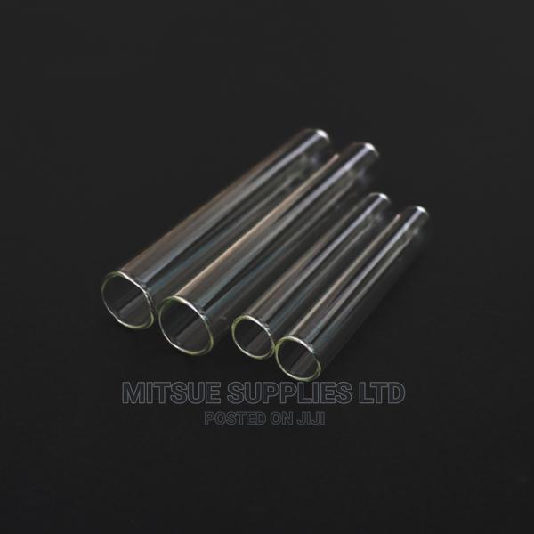 A Set of 8 Boiling Tube With Rim 25x150- ( Borosil )
