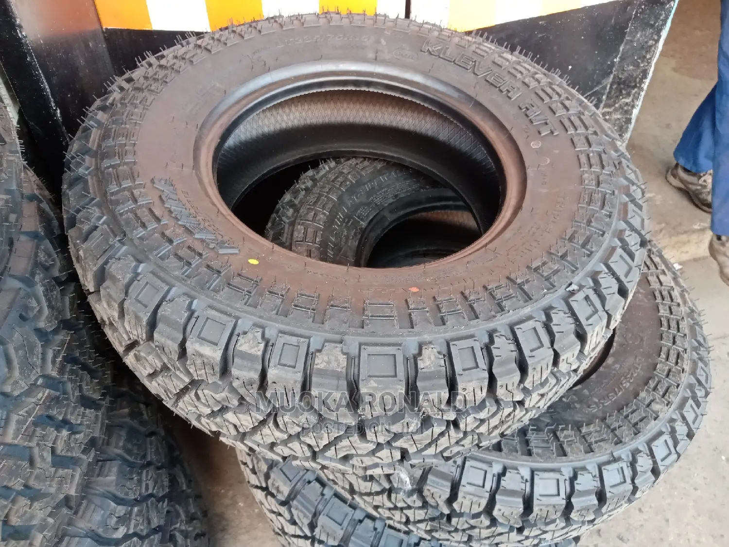 235/75r15 Kenda Tyre