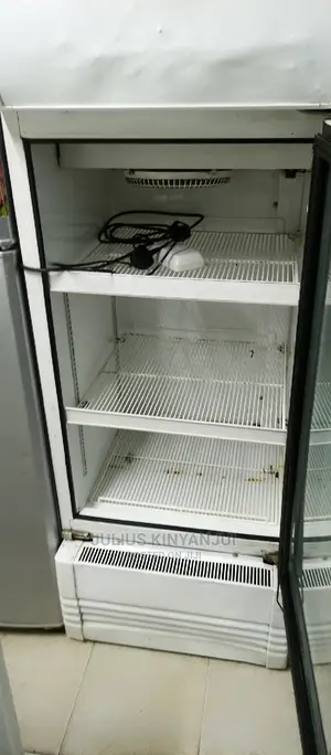 Showcase Fridge