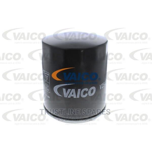 VOLVO S40,V50,V70,V25, - Vaico Oil Filter- V25-0145