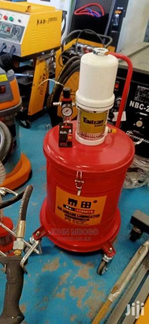 Pneumatic Grease Bucket - main view