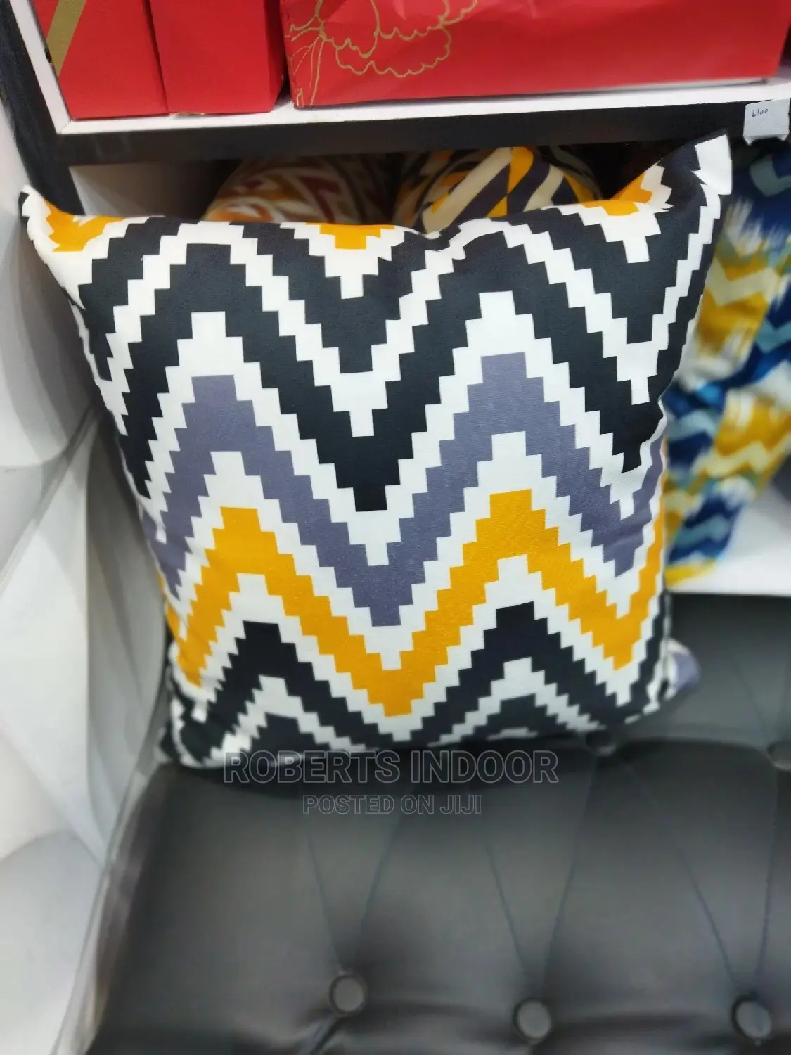 Printed Elegant Throw Pillow