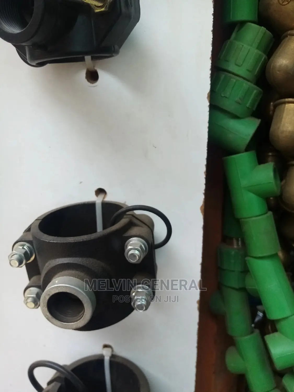 Plastic Saddle Clamp 40*11/4"
