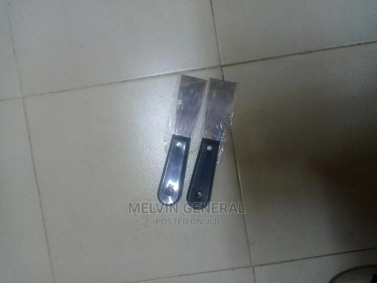 Plastic Scrapper 11/2"