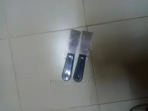 Plastic Scrapper 11/2"