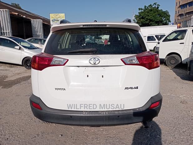 Toyota RAV4 2016 White - thumbnail 8