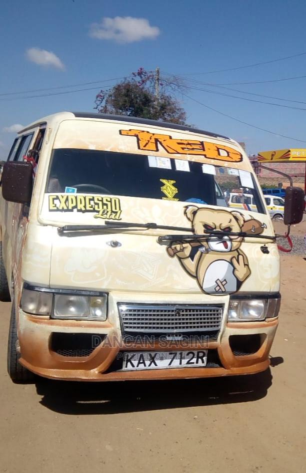 Nissan Caravan (Urvan) 2002 Beige