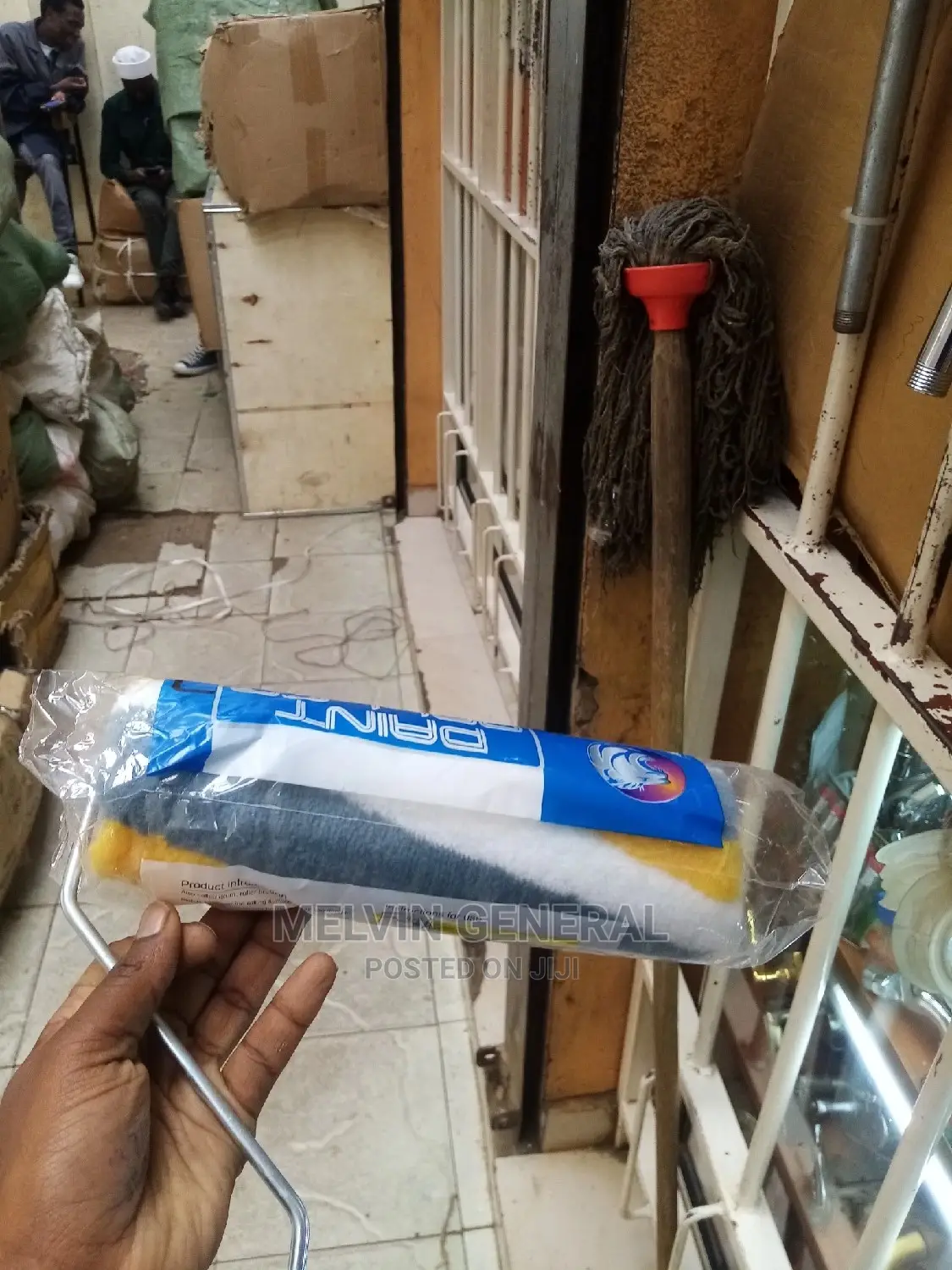 Dainty Wollen Roller Brush
