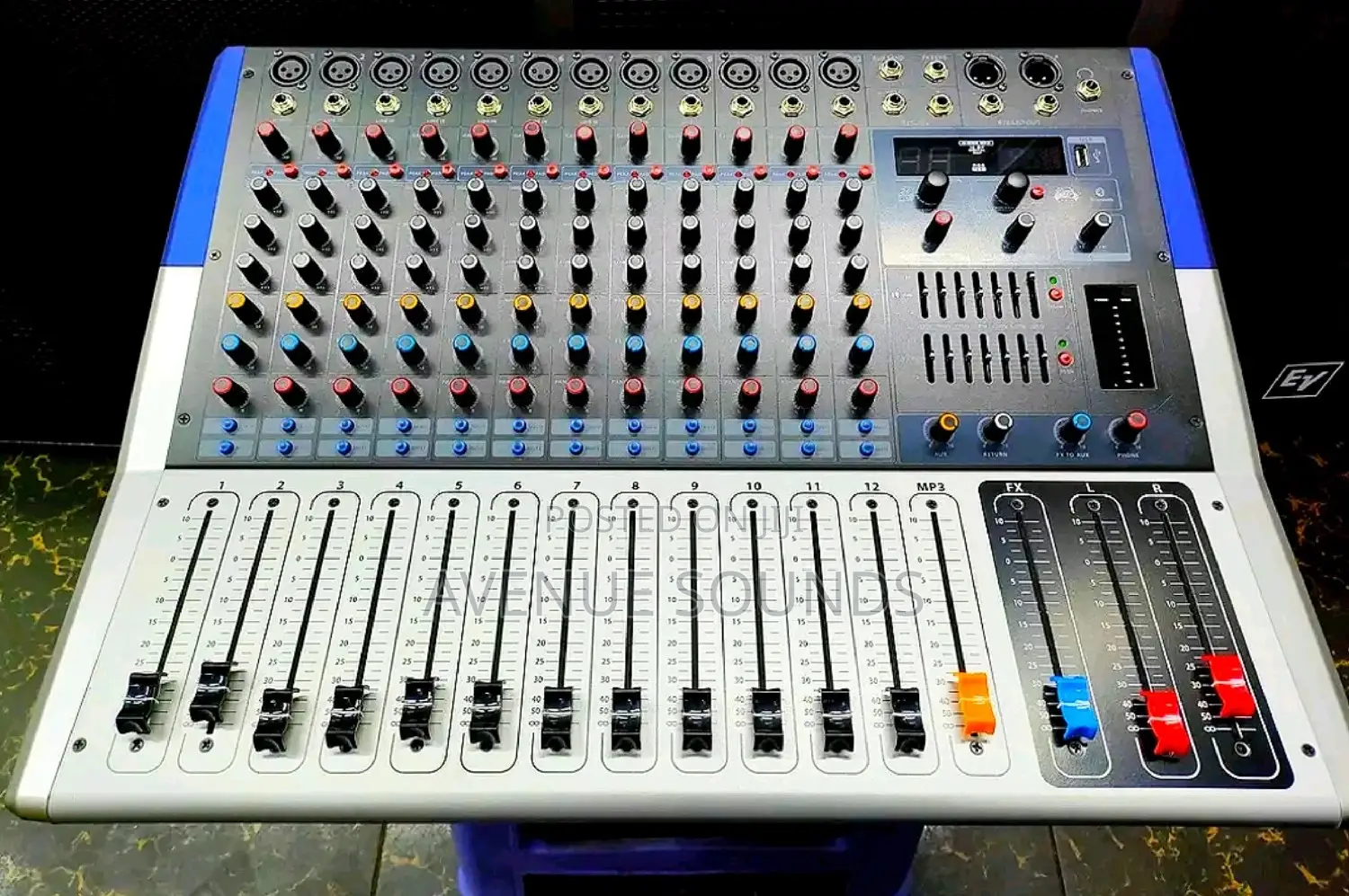 Kv Peavey Pro Powered Mixer
