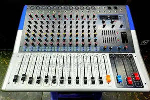 Kv Peavey Pro Powered Mixer