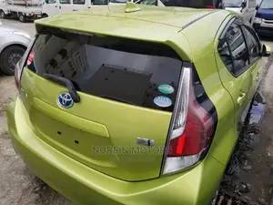 Toyota Aqua 2015 Yellow