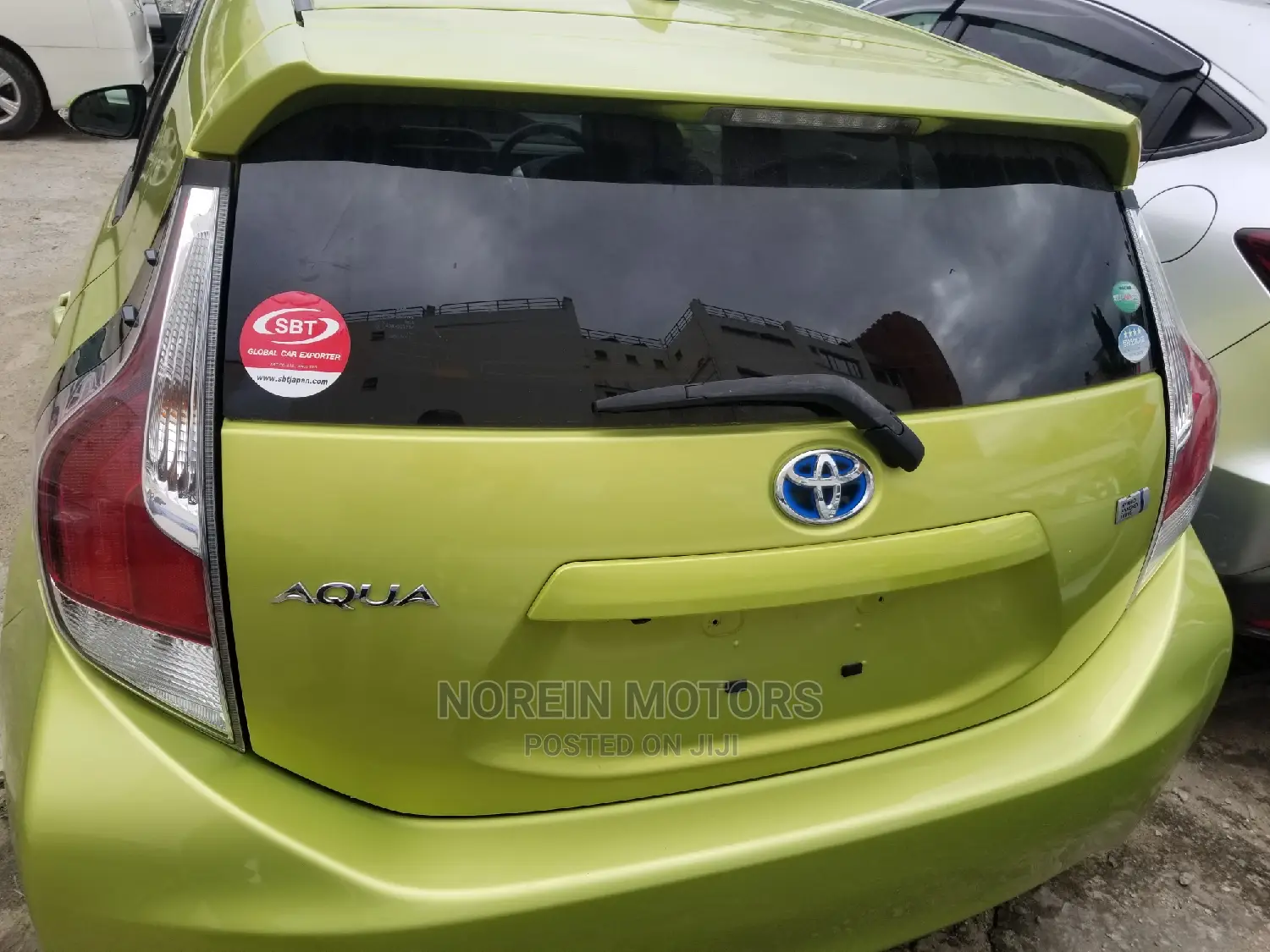 Toyota Aqua 2015 Yellow