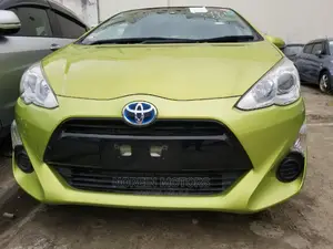 Toyota Aqua 2015 Yellow