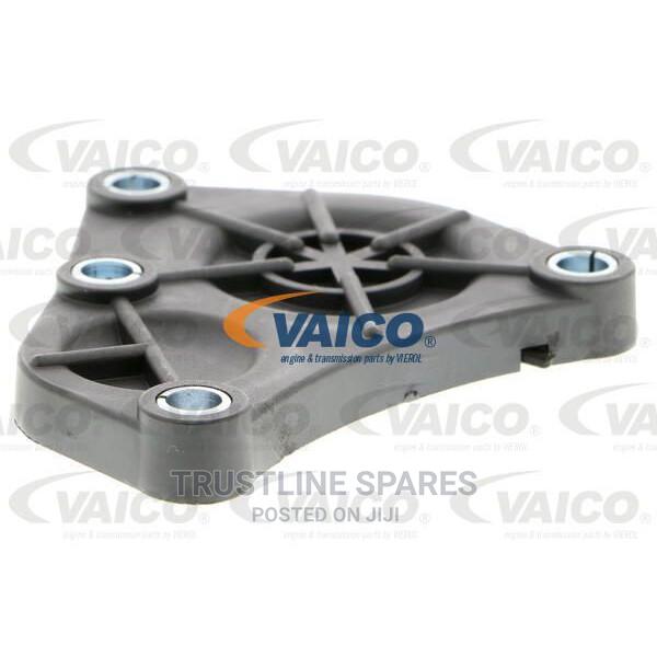 BMW Series 1,3,4,5, Locking Cover, Camshaft-Vaico.