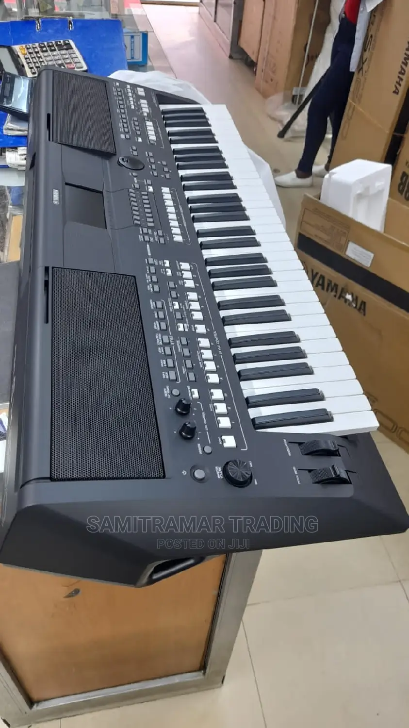 PSR-Sx600 Yamaha 61-Key Arranger Work Station Keyboard