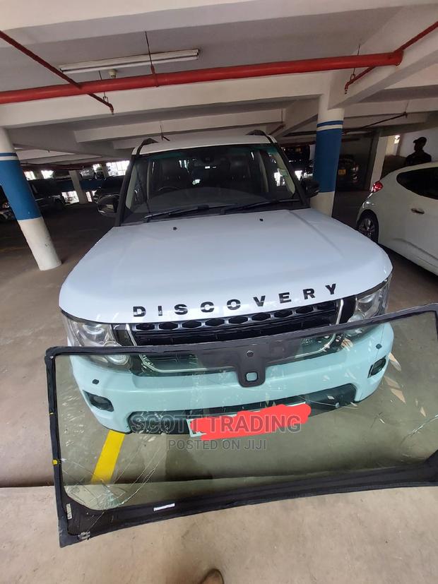 Discovery 4 Fully Heated Front Windscreen - main view
