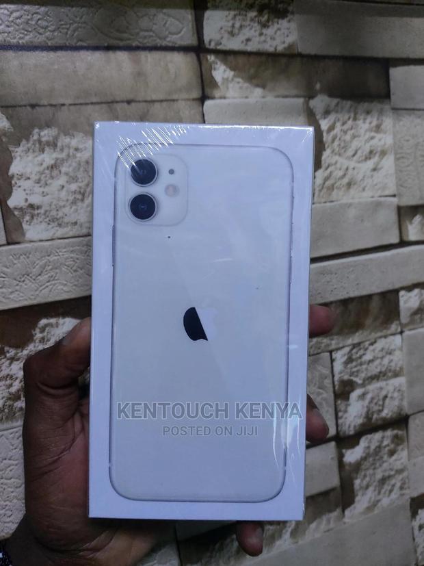 New Apple iPhone 11 128 GB White - main view