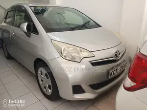 Toyota Ractis 1.3 FWD 2012 Silver