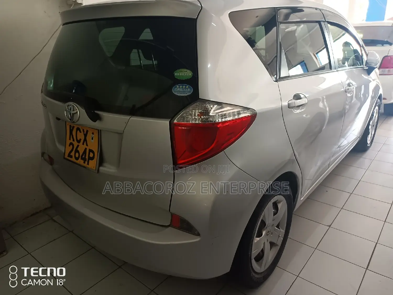 Toyota Ractis 1.3 FWD 2012 Silver