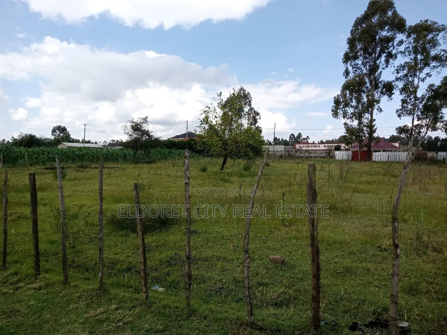 1/8 Plot Kimumu Ideal for Mixed Use
