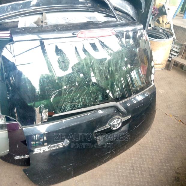 Toyota Spade Boot