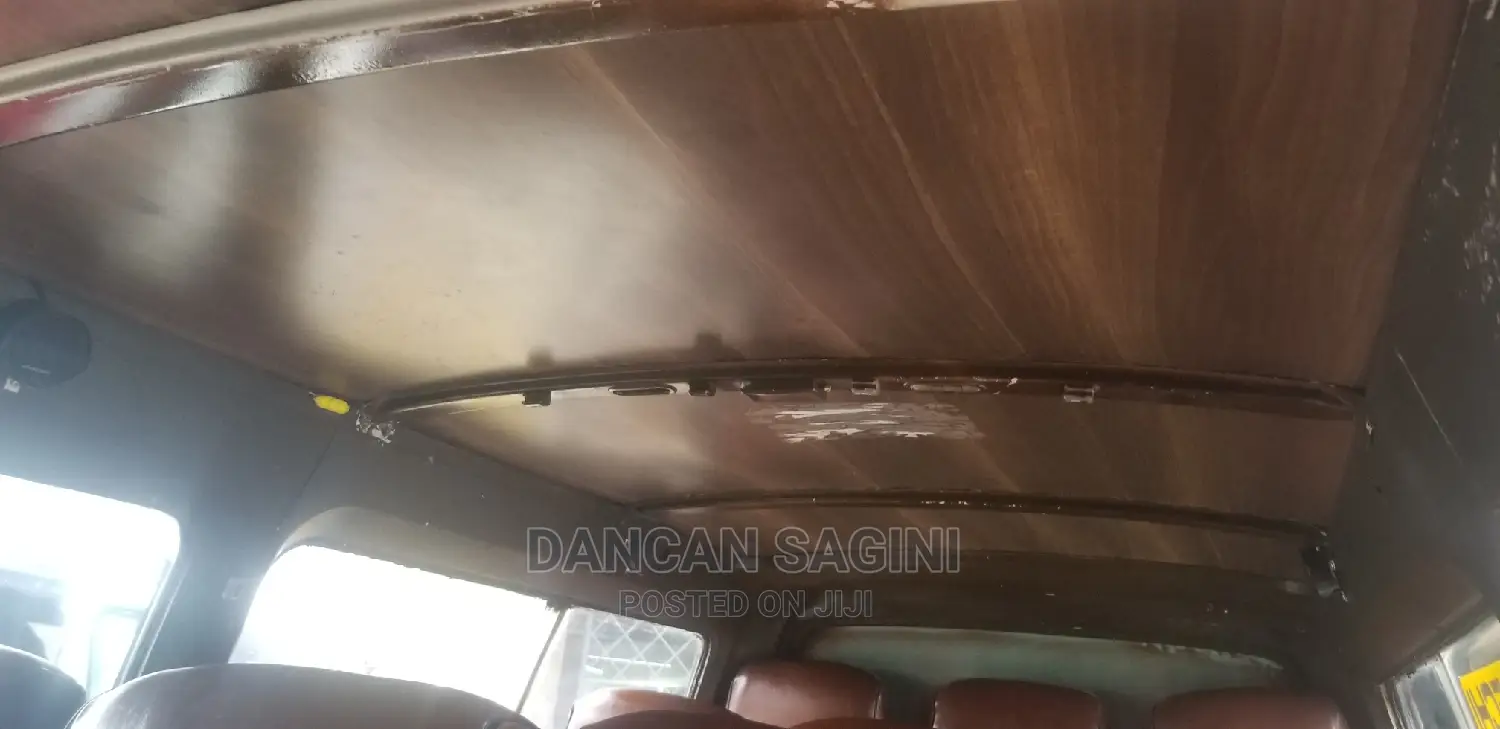 Nissan Caravan (Urvan) 2002 Beige