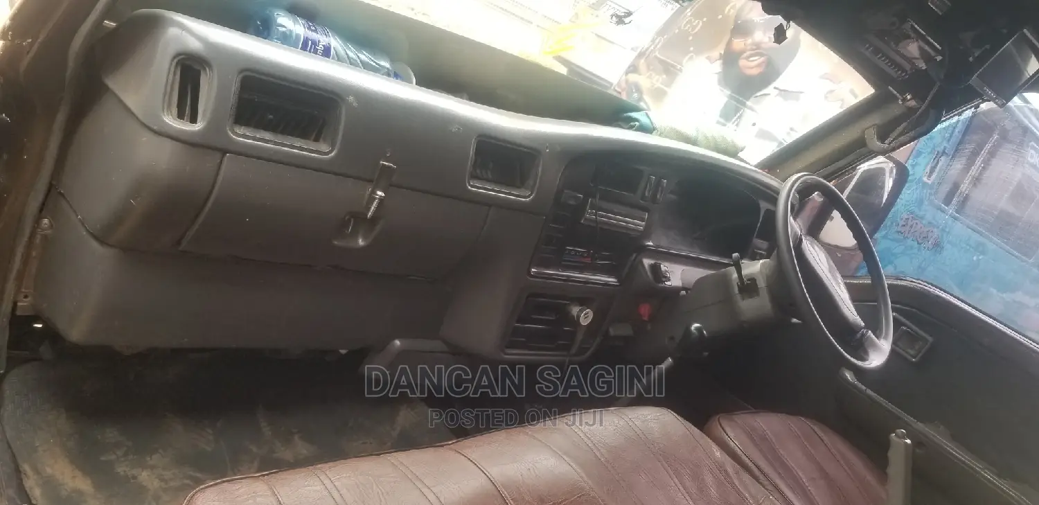 Nissan Caravan (Urvan) 2002 Beige