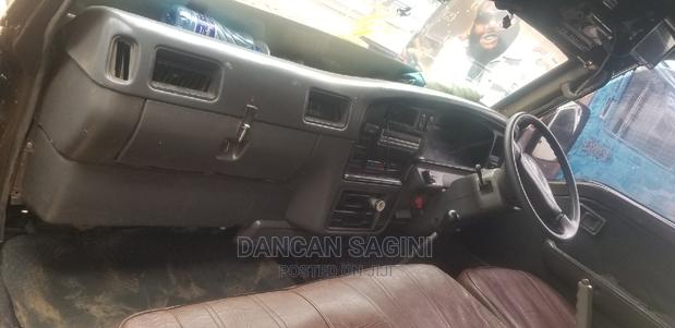Nissan Caravan (Urvan) 2002 Beige - thumbnail 8