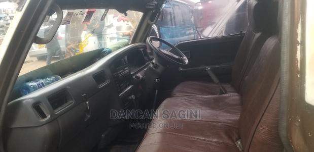 Nissan Caravan (Urvan) 2002 Beige - thumbnail 9