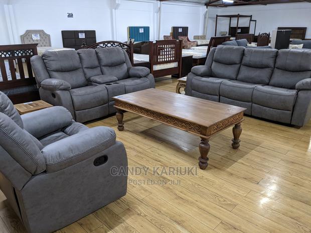 Spacious 6 Seater Recliner Sofa Set