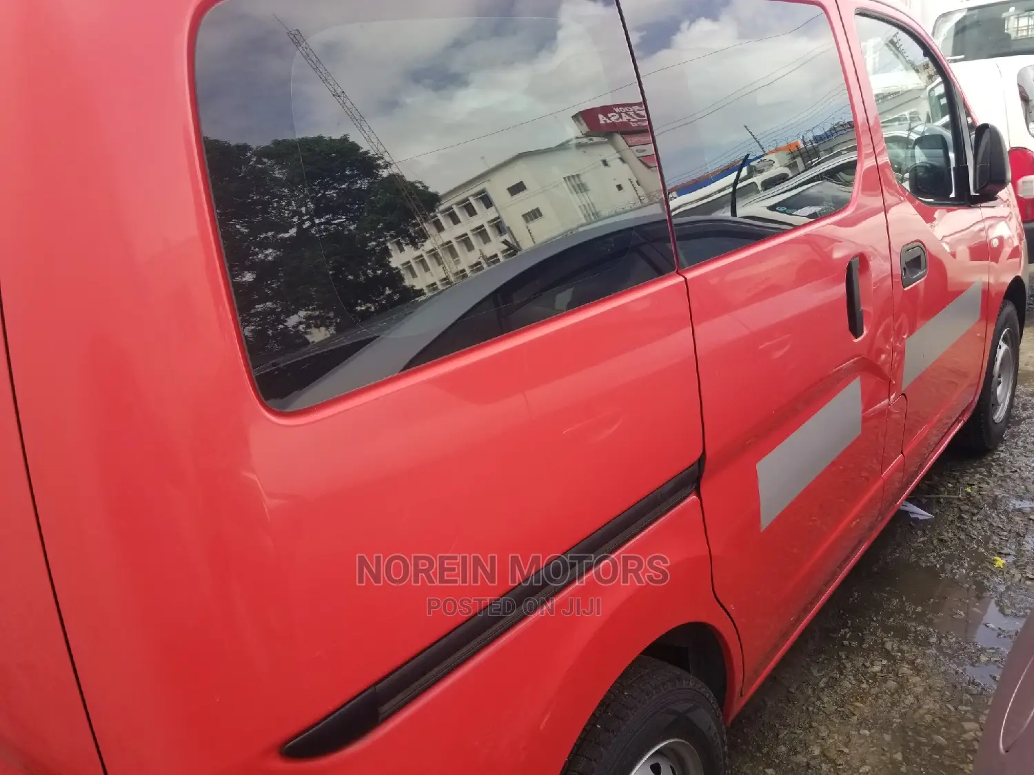 Nissan NV200 SV 2015 Orange