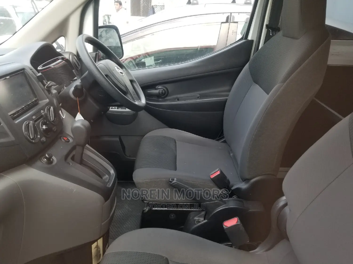 Nissan NV200 SV 2015 Orange