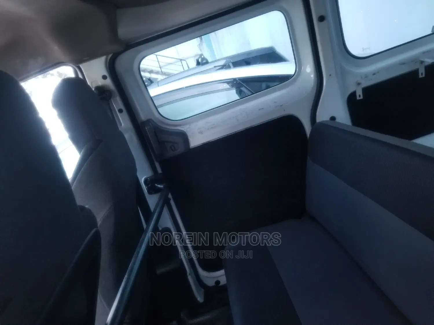 Nissan NV200 SV 2015 Orange