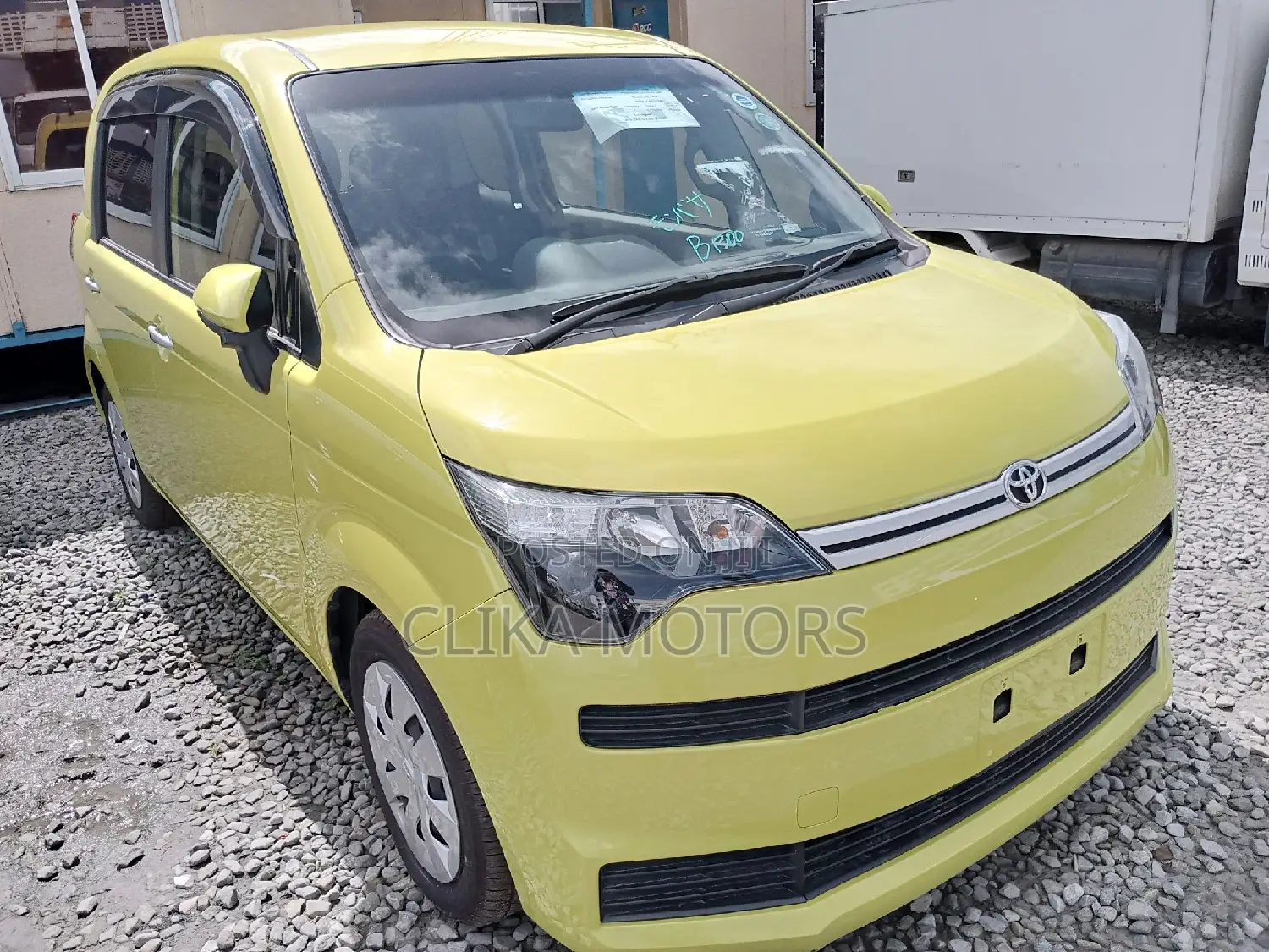 Toyota Spade 2016 Yellow