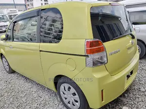 Toyota Spade 2016 Yellow