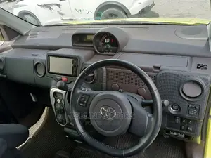 Toyota Spade 2016 Yellow