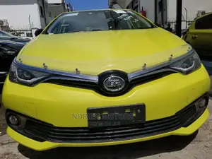 Toyota Auris 2015 Yellow