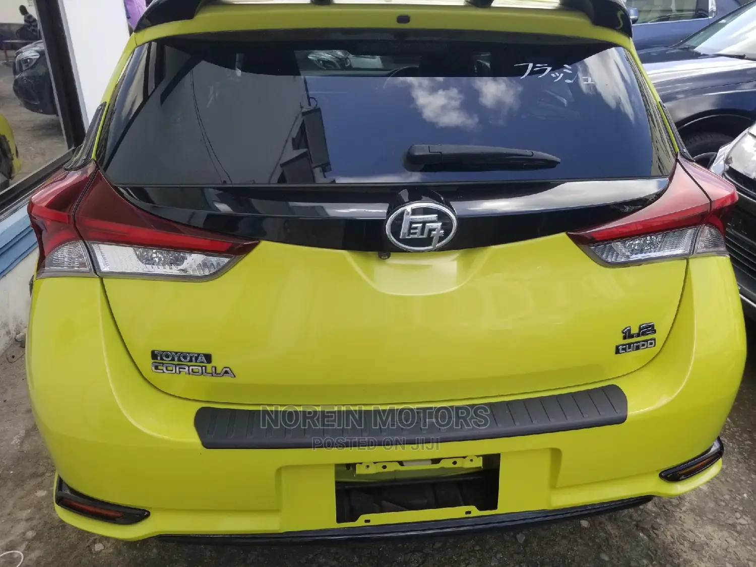 Toyota Auris 2015 Yellow