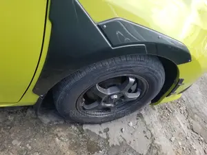 Toyota Auris 2015 Yellow