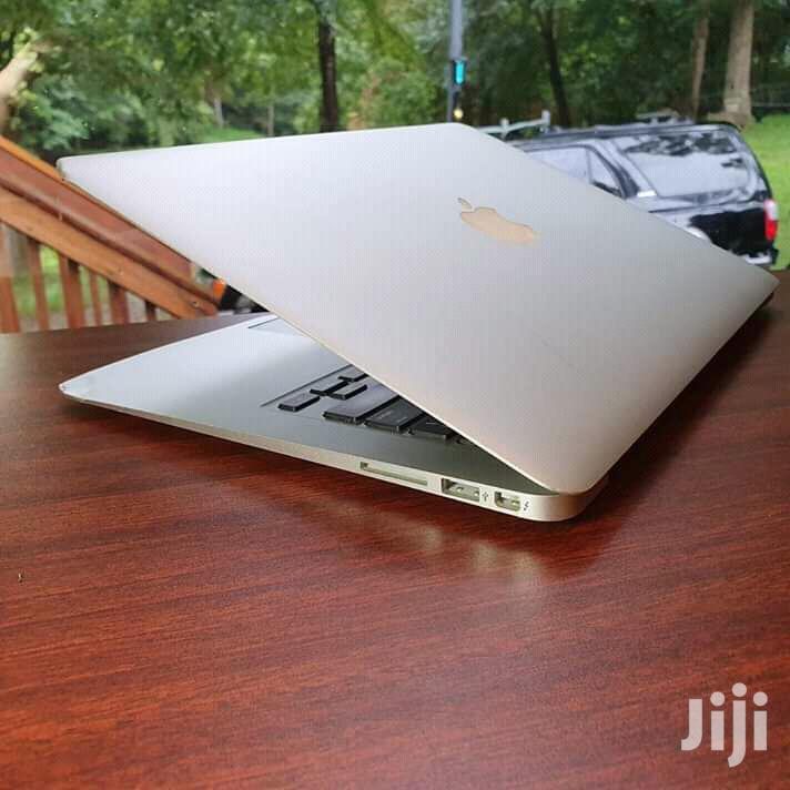 Laptop Apple MacBook Air 13.3" 256GB SSD 8GB RAM