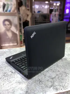 Laptop Lenovo ThinkPad X131e 4GB Intel Celeron HDD 320GB