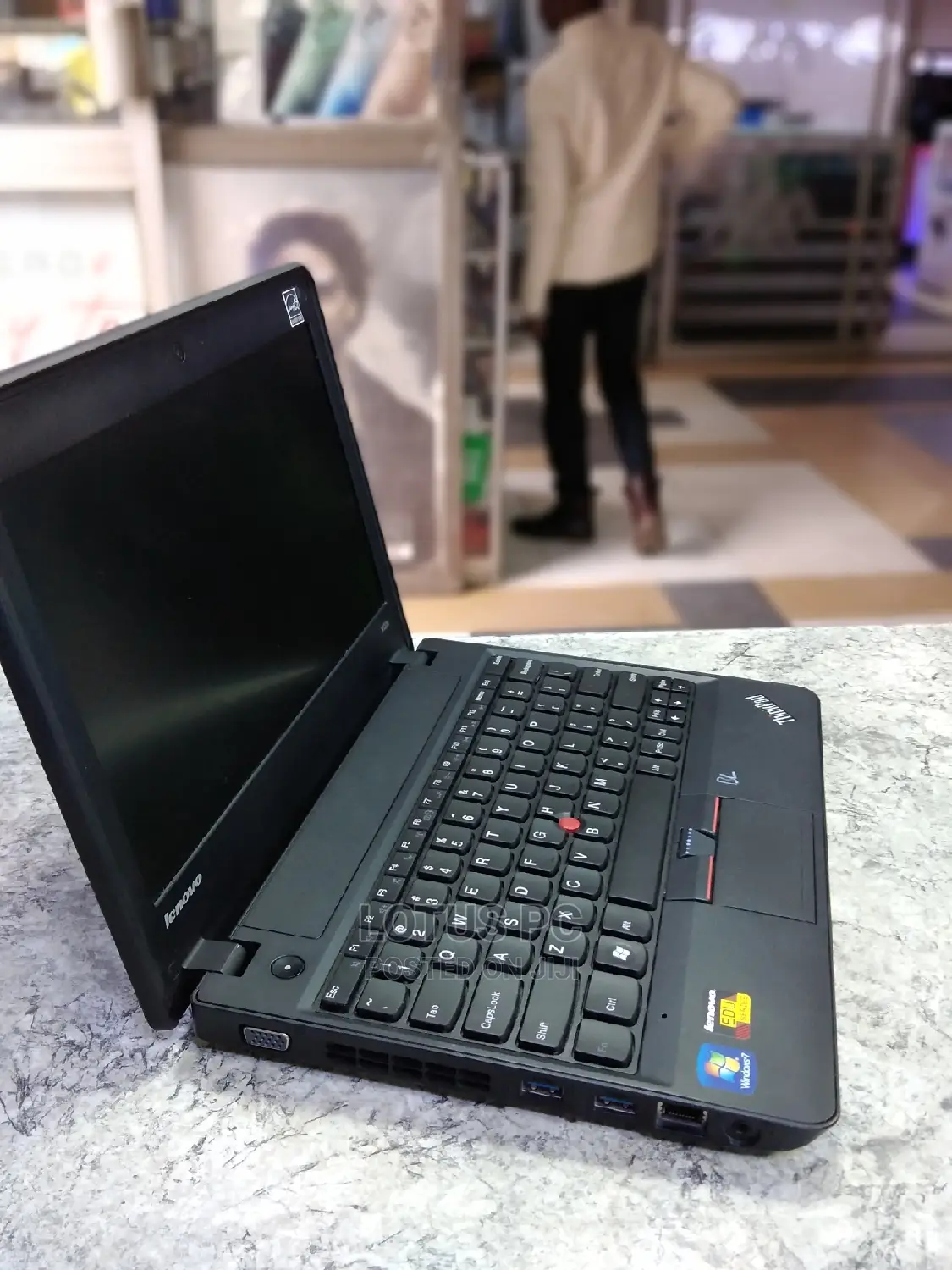 Laptop Lenovo ThinkPad X131e 4GB Intel Celeron HDD 320GB