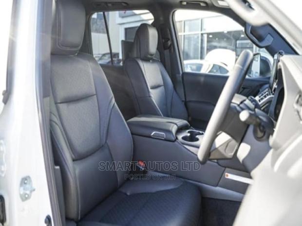 New Toyota Land Cruiser 2022 White - thumbnail 13