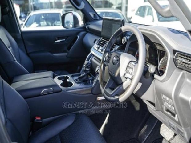 New Toyota Land Cruiser 2022 White - thumbnail 14