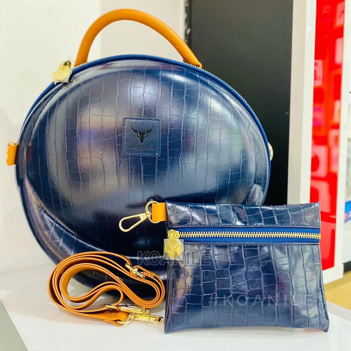 Harman Kardon Onyx Studio 7 Leather Bag