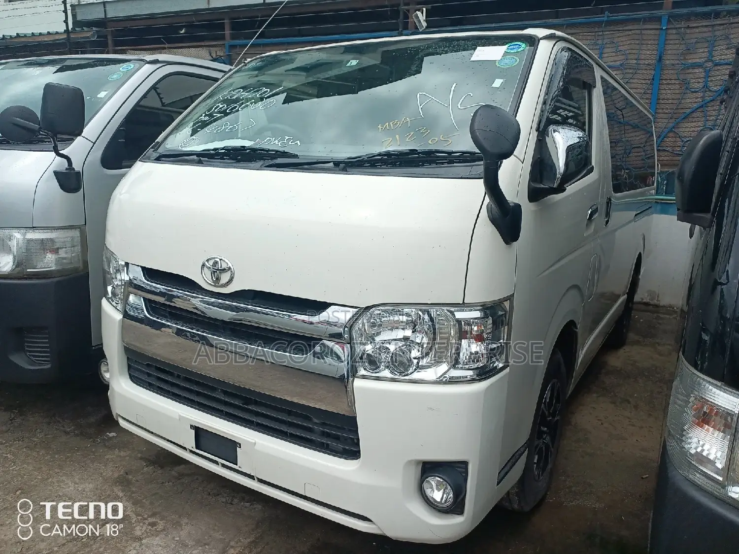 Toyota HiAce 2016 White