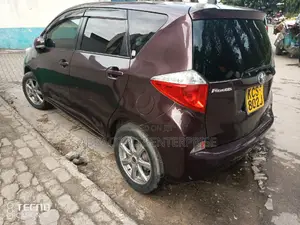 Toyota Ractis 1.3 FWD 2011 Purple