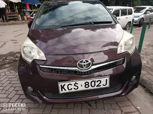 Toyota Ractis 1.3 FWD 2011 Purple