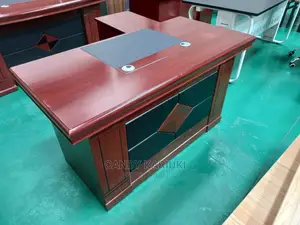 Spacious 1.6m Executive Office Desk