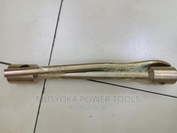 Socket Wheel Nut Wrench - thumbnail 3